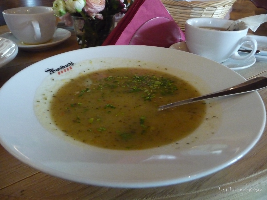Creamy potato soup from the Wurstkuchl Regensburg